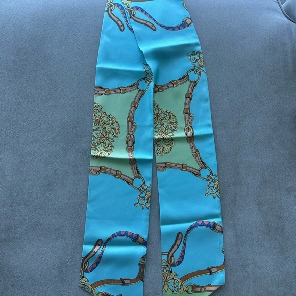 J. McLaughlin Aqua and Mint Silk Scarf Wrap with Chain Motif - Picture 2 of 4